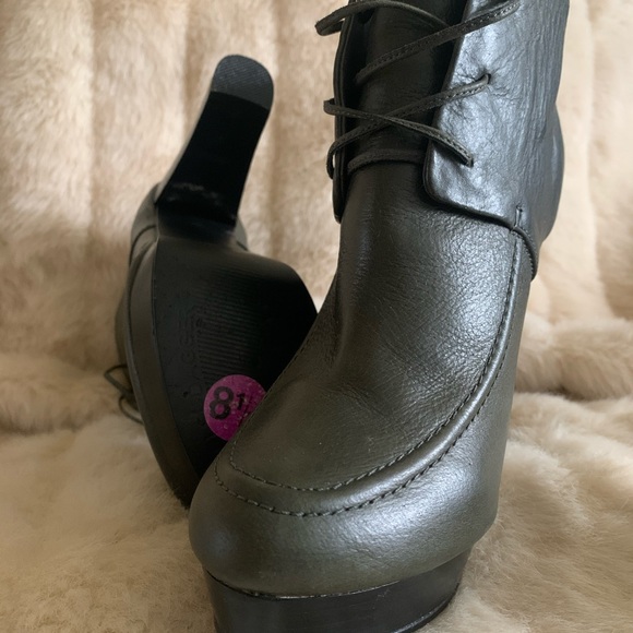 Ankle Boots 🤩 - Picture 2 of 3